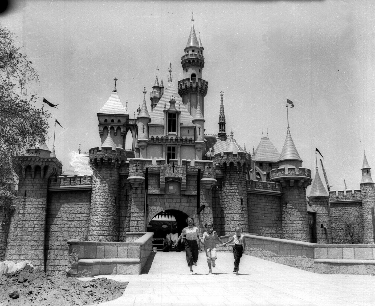 1955: Disneyland